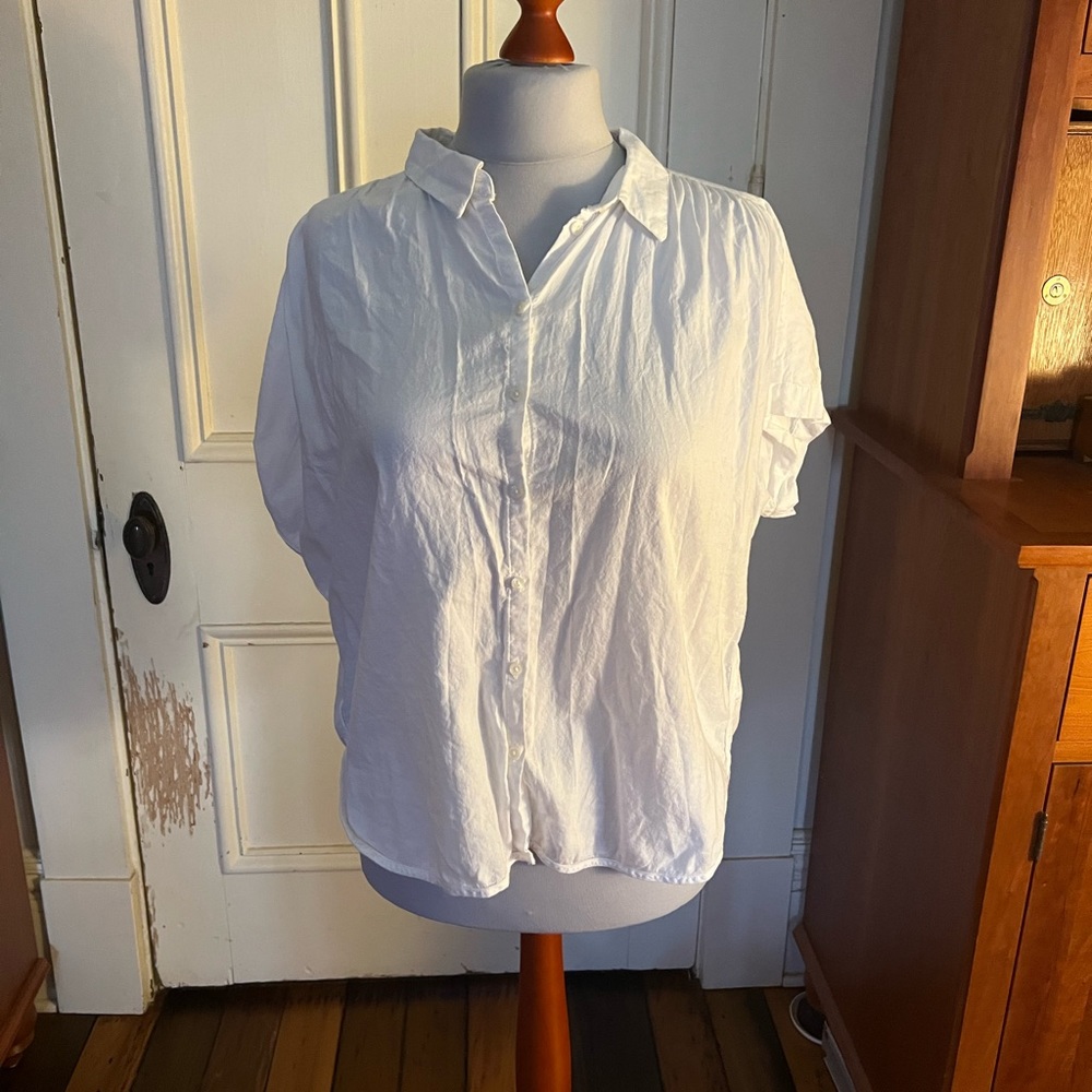 Basic short sleeve button down. H&M. Gently used